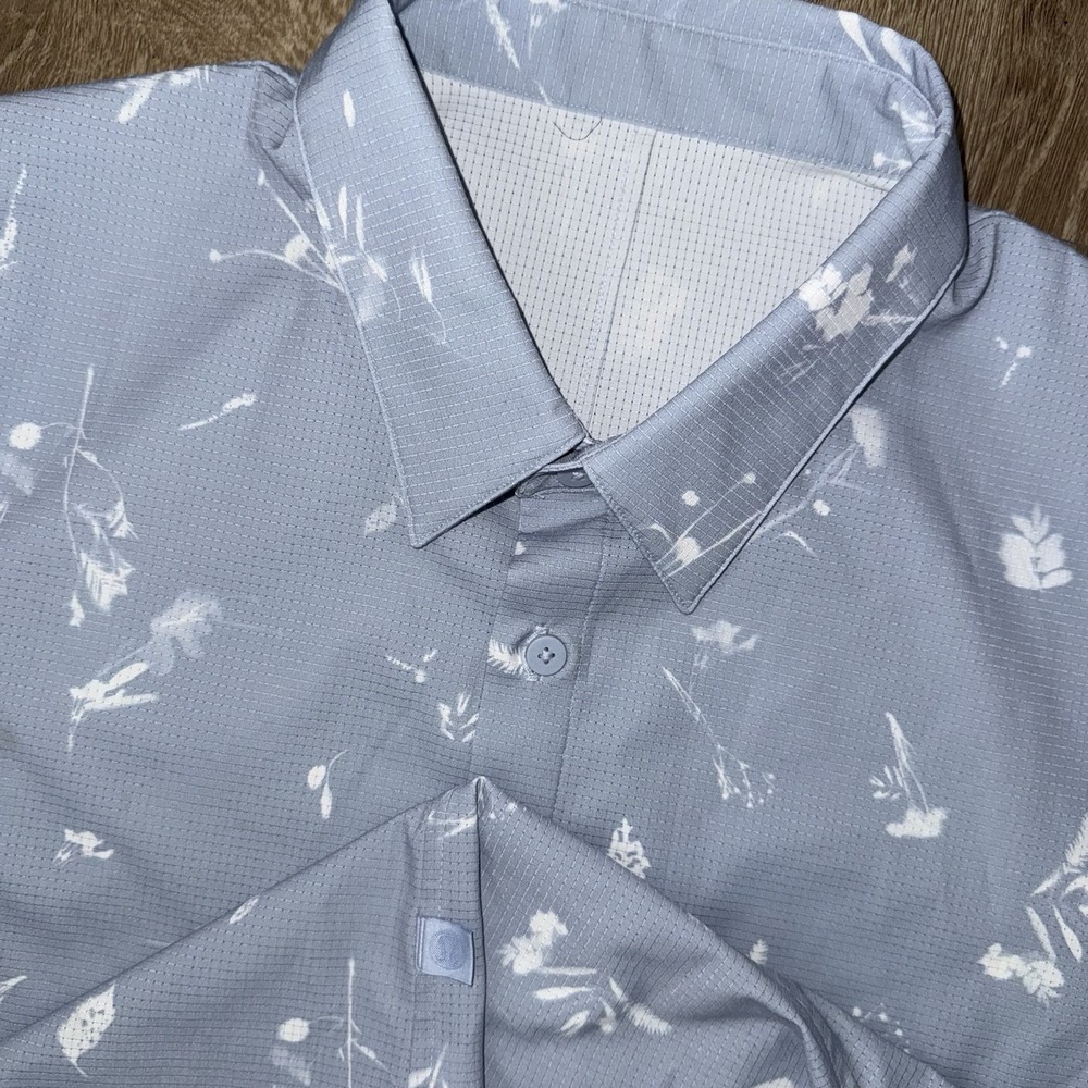 Lululemon Airing Easy Short Sleeve Button Up Shirt Men's L Blue White Floral